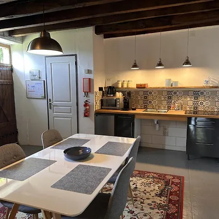 Familial, Animaux Admis - Sejour En Auvergne - Fr-1-489-640 *